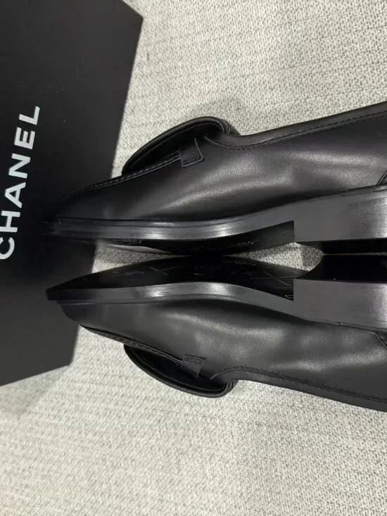 Chanel Women's Black Loafers - Picture 5 of 6